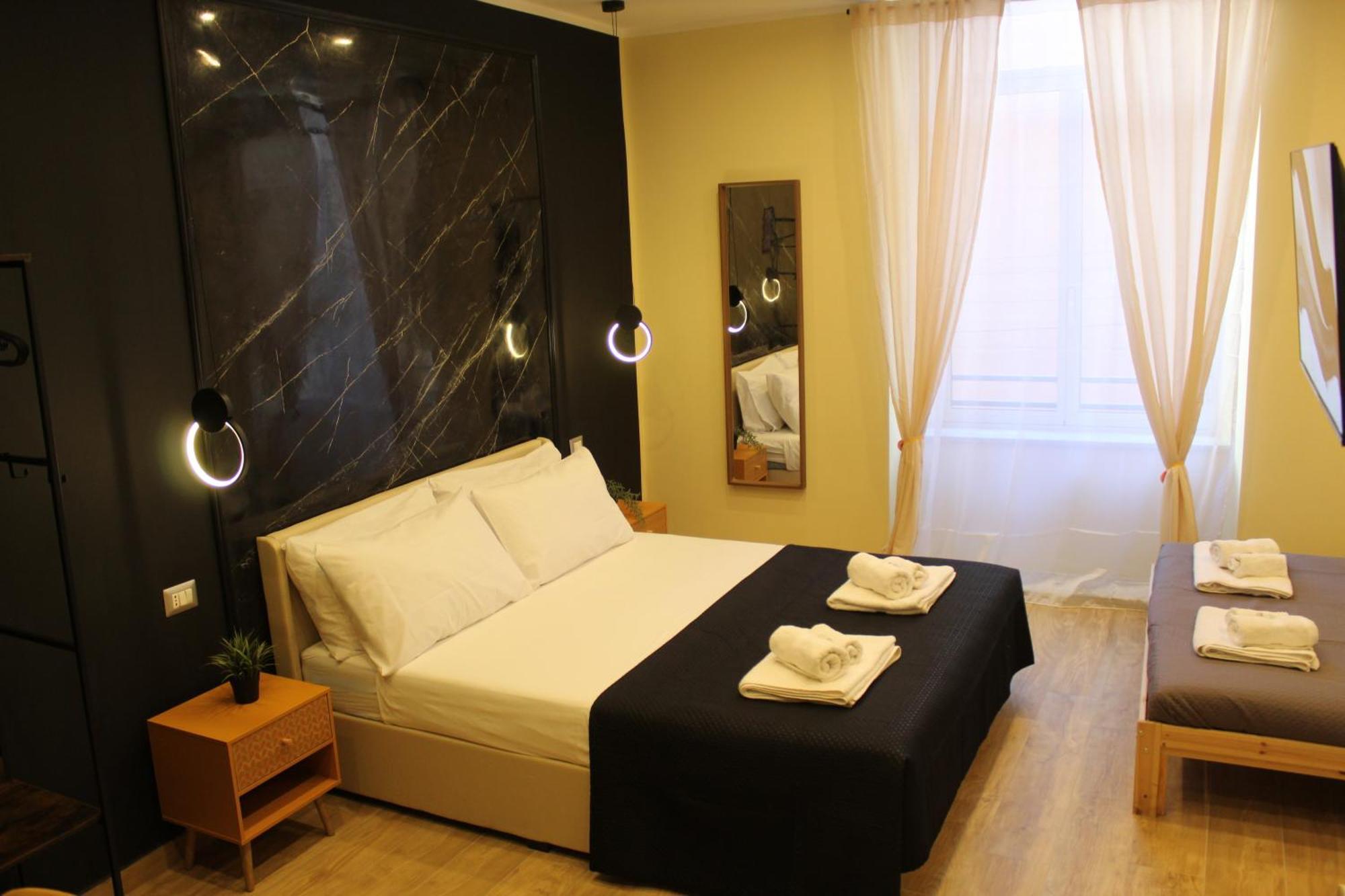 Blackwoody Contemporary Rooms - Napoli Centro Storico Via Toledo Eksteriør billede