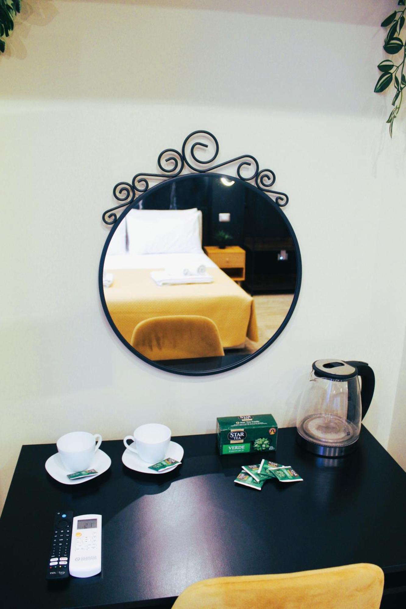 Blackwoody Contemporary Rooms - Napoli Centro Storico Via Toledo Eksteriør billede